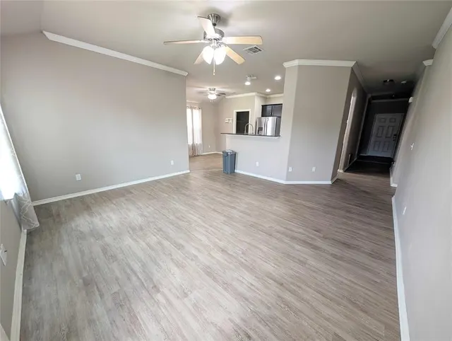 Photo 3 — 10728 NW 27th Street, Yukon, OK 73099