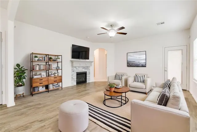 Photo 2 — 13700 Paddington Avenue, Oklahoma City, OK 73142