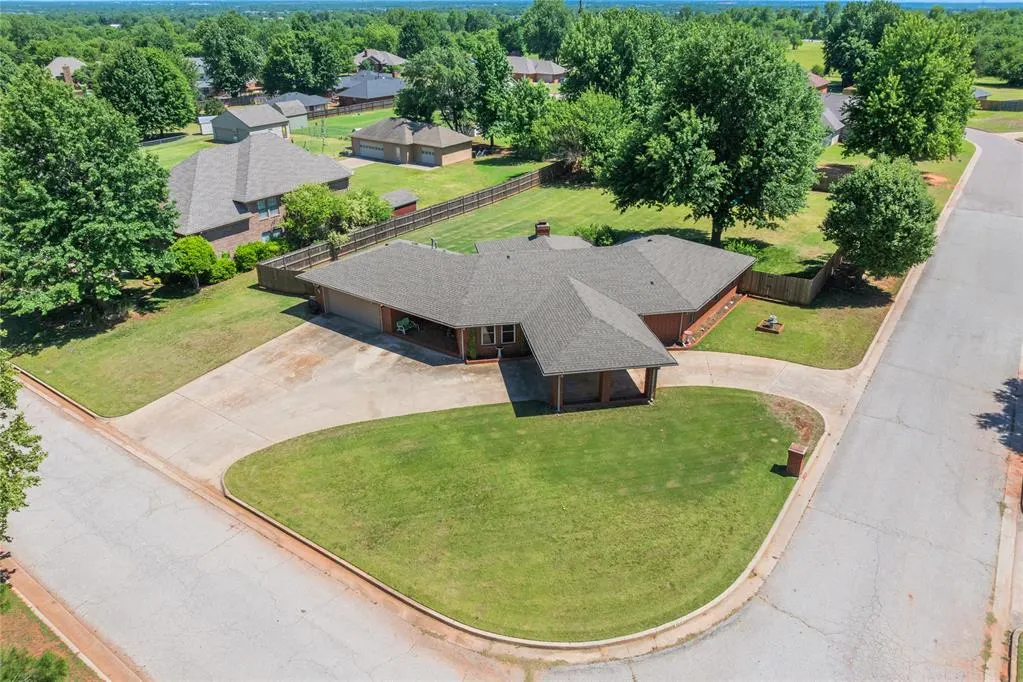 Photo 2 — 8100 Westhaven Drive, Oklahoma City, OK 73169
