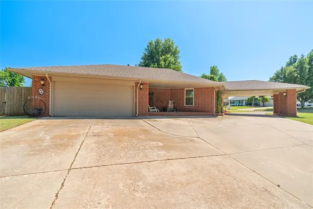 Photo 4 — 8100 Westhaven Drive, Oklahoma City, OK 73169