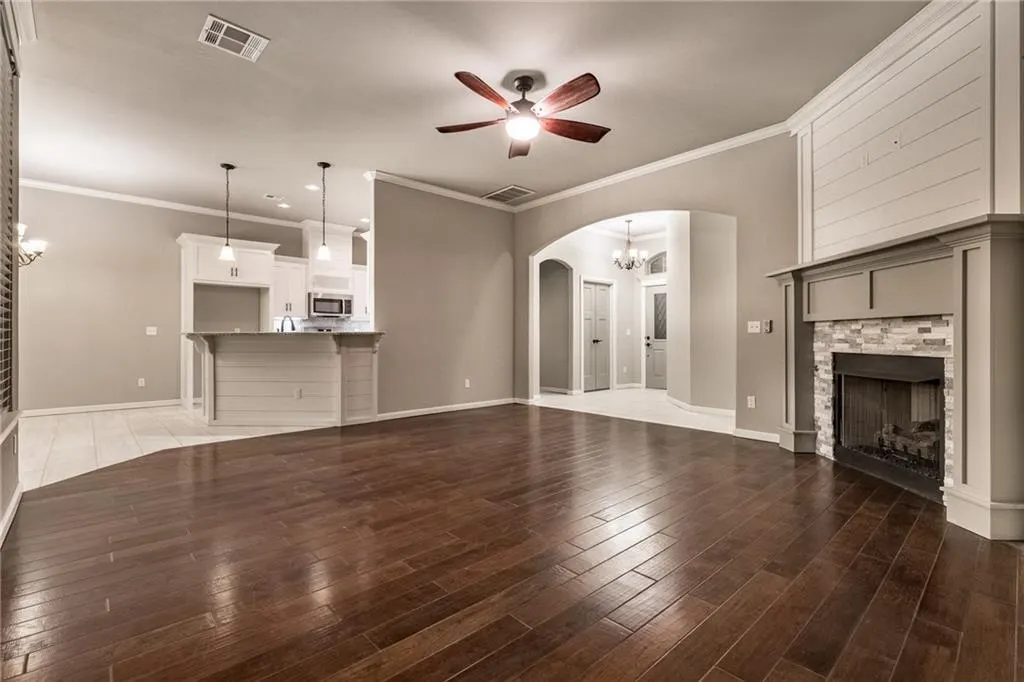 Photo 2 — 12036 SW 17th Street, Yukon, OK 73099