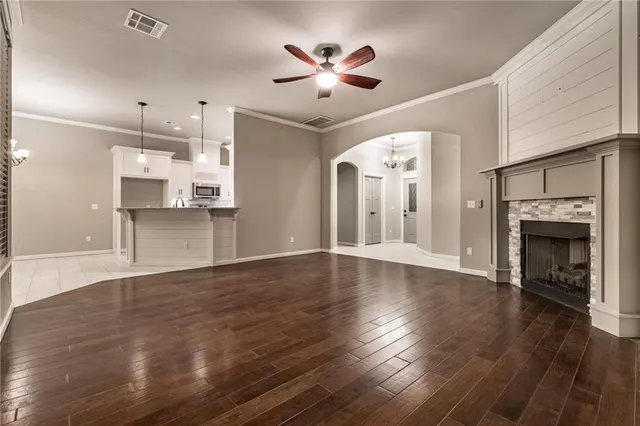 Photo 2 — 12036 SW 17th Street, Yukon, OK 73099