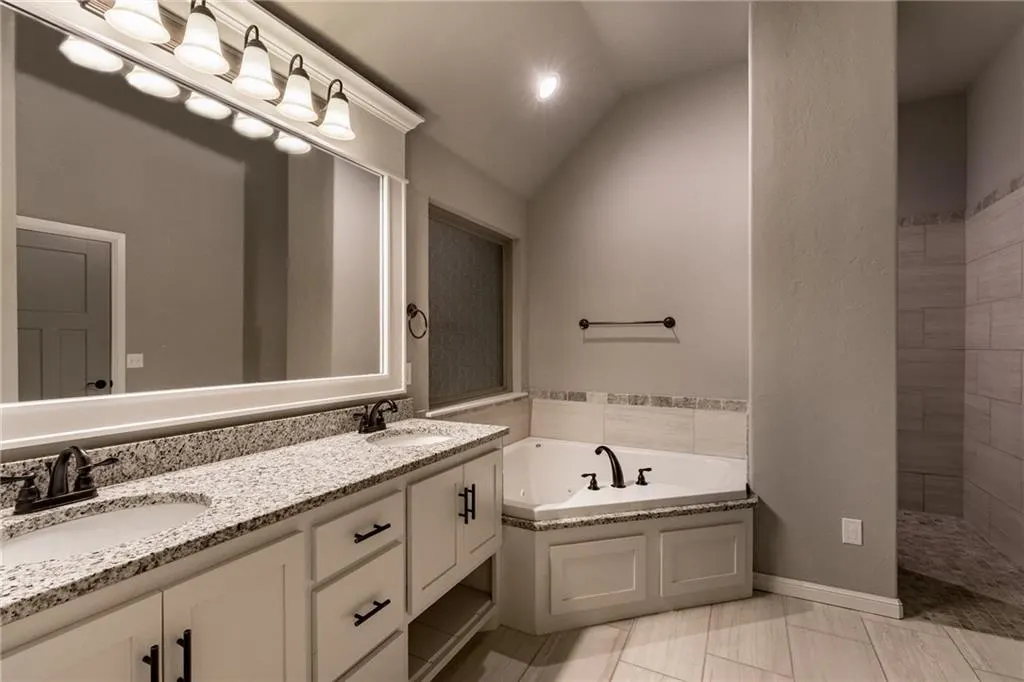 Photo 9 — 12036 SW 17th Street, Yukon, OK 73099