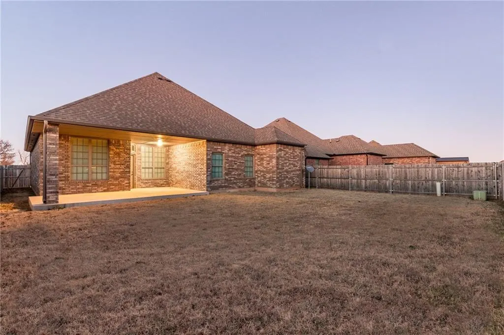 Photo 14 — 12036 SW 17th Street, Yukon, OK 73099