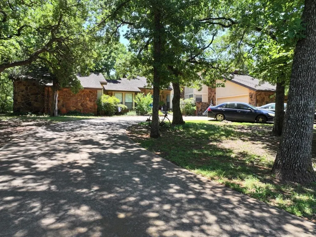 Photo 2 — 604 Dripping Springs Drive, Edmond, OK 73034