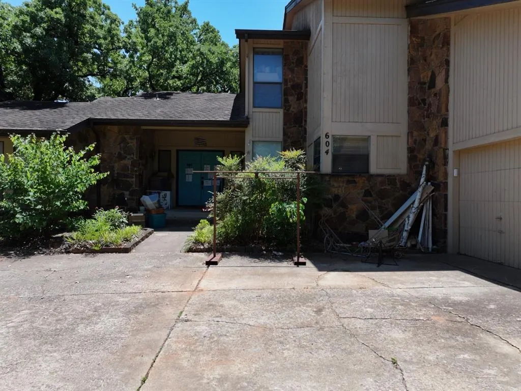 Photo 5 — 604 Dripping Springs Drive, Edmond, OK 73034