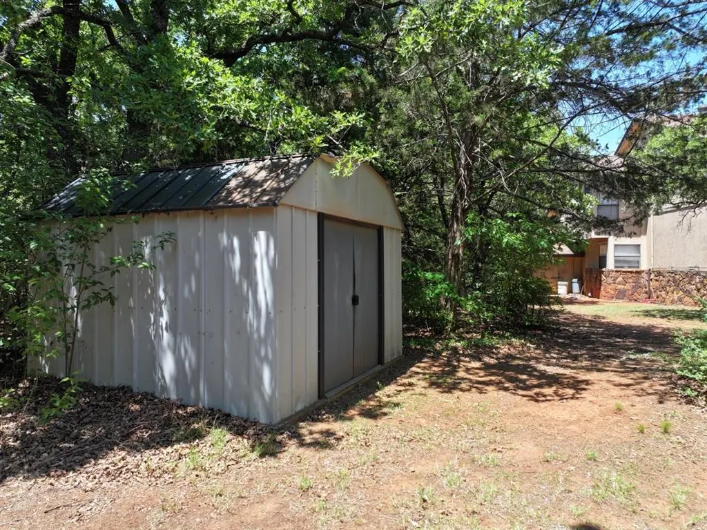 Photo 14 — 604 Dripping Springs Drive, Edmond, OK 73034