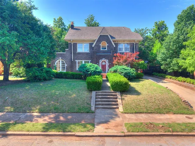Photo 2 — 624 NE 18th Street, Oklahoma City, OK 73105