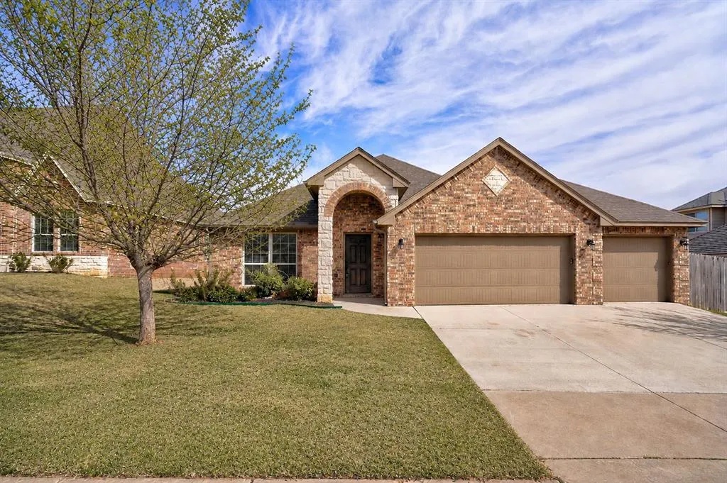 Front exterior — 1805 Hobo Street, Yukon, OK 73099