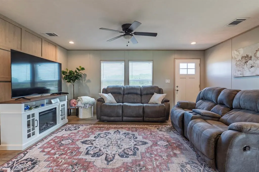 Photo 3 — 980945 S Timber Oak Road, Meeker, OK 74855