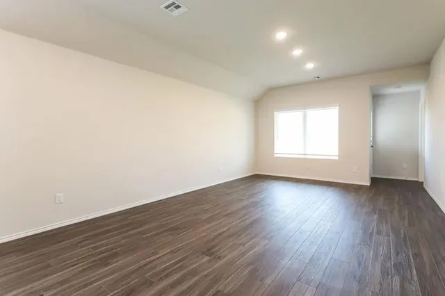 Photo 4 — 1908 Dogwood Drive, El Reno, OK 73036