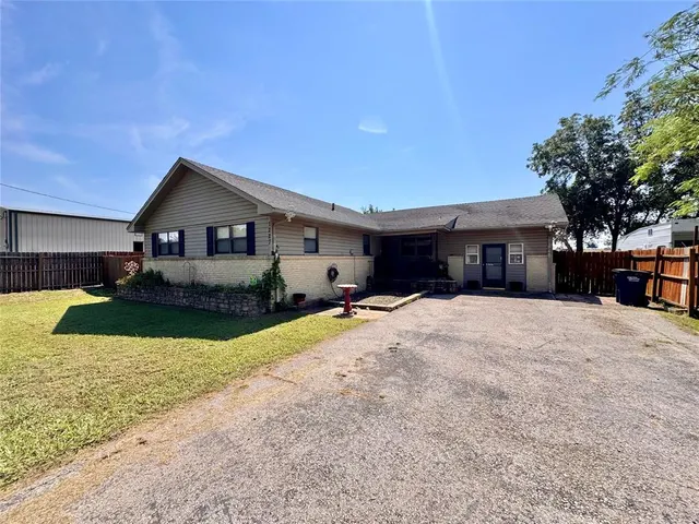 Photo 4 — 1227 Van Drive, Seminole, OK 74868
