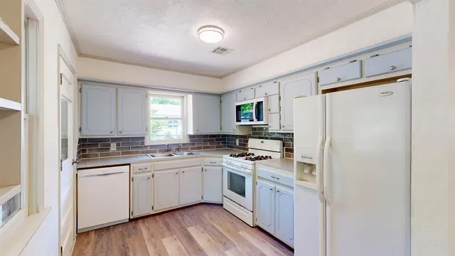 Photo 3 — 210 N Roosevelt Avenue, Shawnee, OK 74801