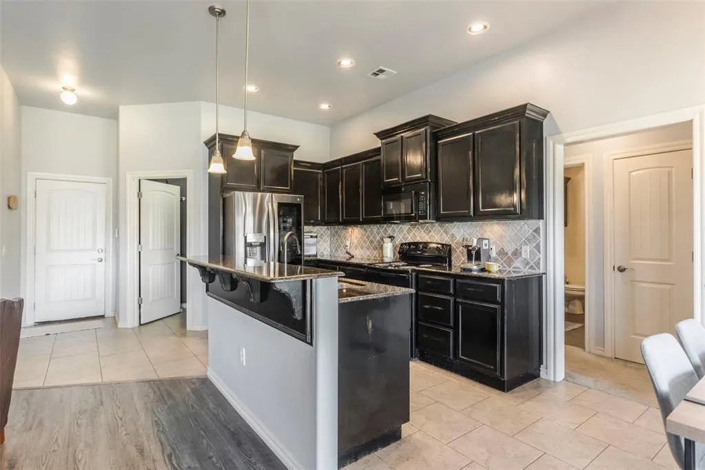 Photo 3 — 1801 Woody Lane, Edmond, OK 73003