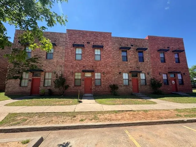 Photo 2 — 375 Triad Village Drive 32, Norman, OK 73071