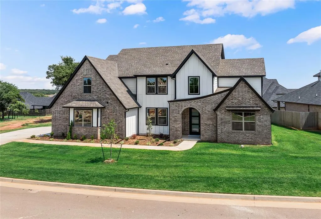 Photo 2 — 4528 Maple Ridge Drive, Edmond, OK 73034