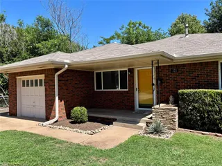 Sold home at 321 E Clegern Avenue