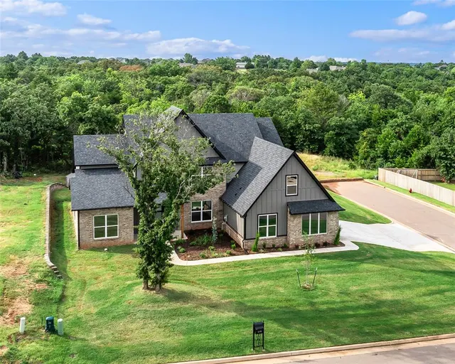 Photo 4 — 4601 Maple Ridge Drive, Edmond, OK 73034
