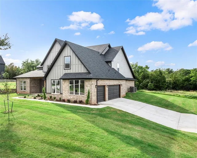 Photo 5 — 4601 Maple Ridge Drive, Edmond, OK 73034