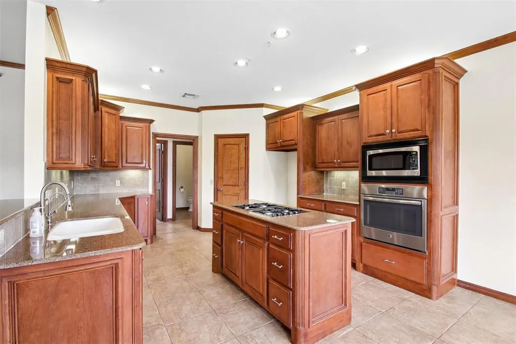 Photo 13 — 1833 Redland Drive, Edmond, OK 73003