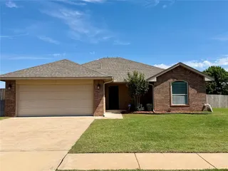 Sold home at 902 Brookhollow Drive