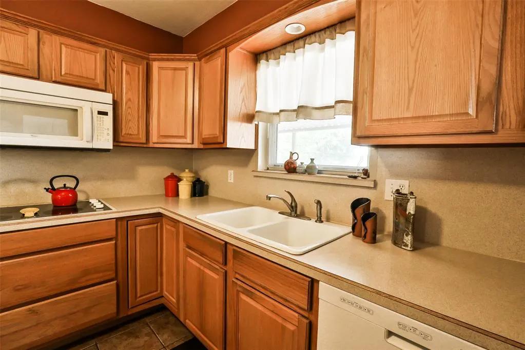 Photo 9 — 5716 NW 65th Street, Warr Acres, OK 73132