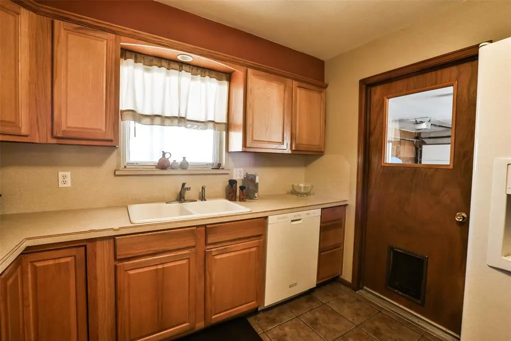 Photo 10 — 5716 NW 65th Street, Warr Acres, OK 73132