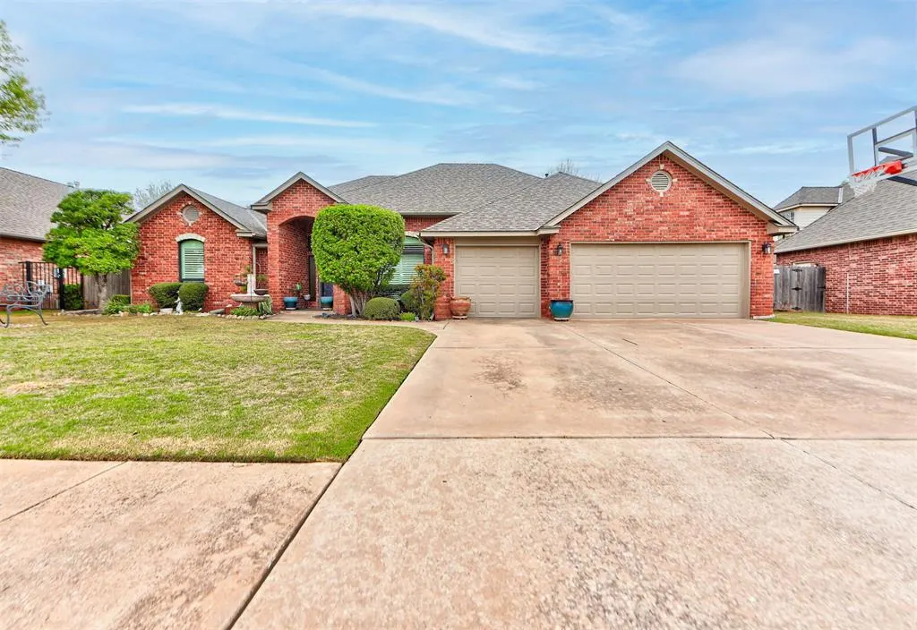 Front exterior — 3805 Annalane Drive, Norman, OK 73072