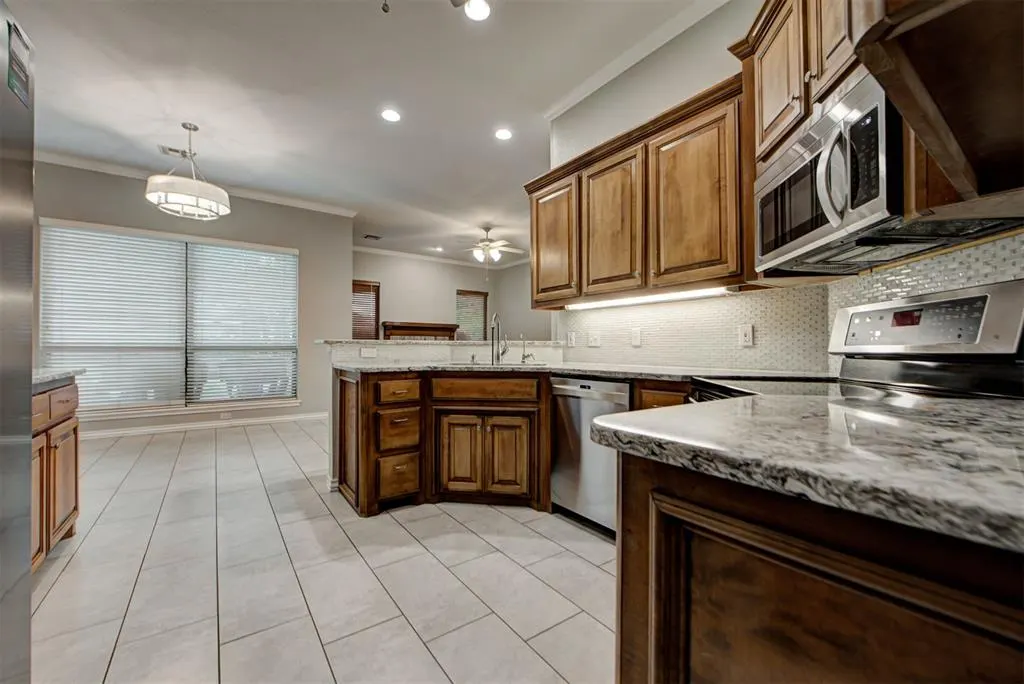Photo 13 — 3805 Annalane Drive, Norman, OK 73072