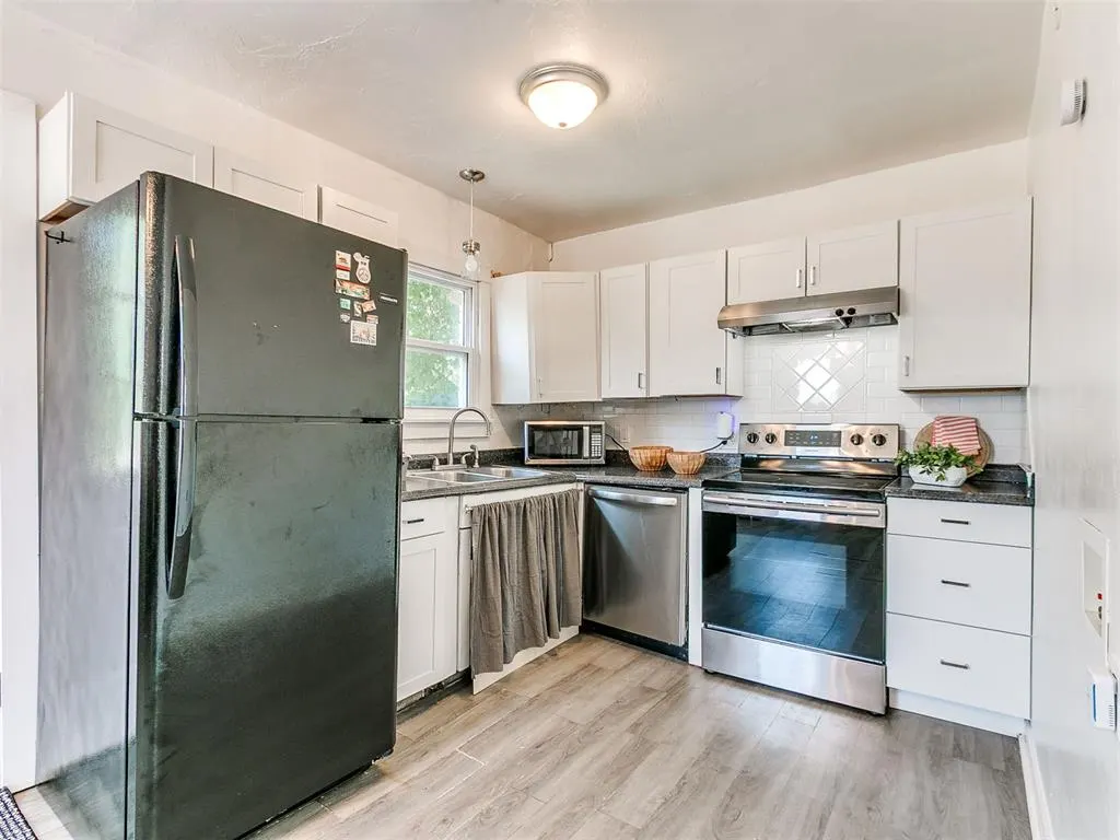 Photo 3 — 107 E Myrtle Drive, Midwest City, OK 73110