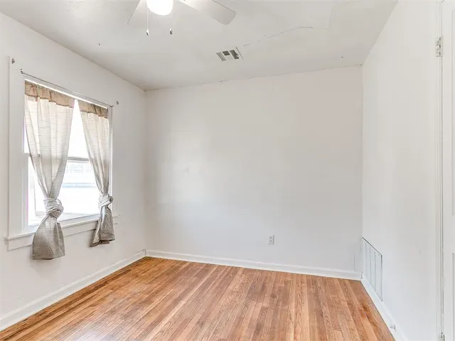 Photo 7 — 107 E Myrtle Drive, Midwest City, OK 73110