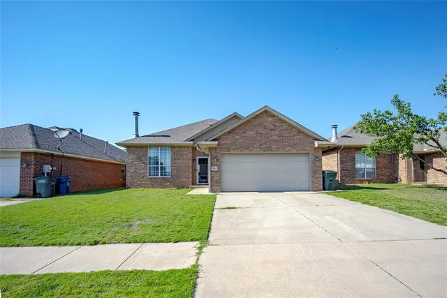 Photo 2 — 321 W 7th Street, Edmond, OK 73003