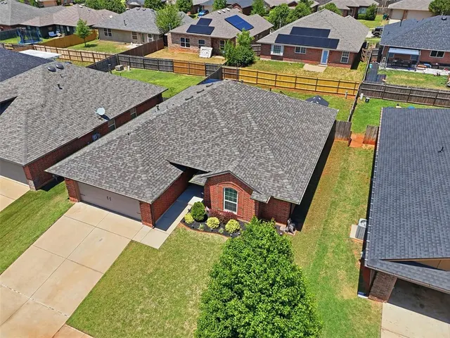 Photo 2 — 1605 NW 125th Street, Oklahoma City, OK 73120