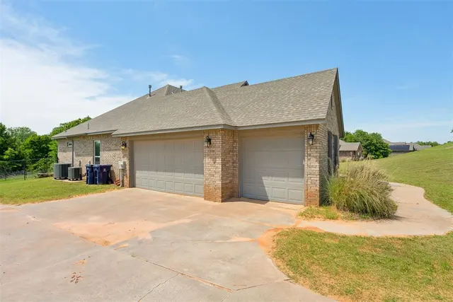 Photo 2 — 5709 Asheville Way, Choctaw, OK 73020