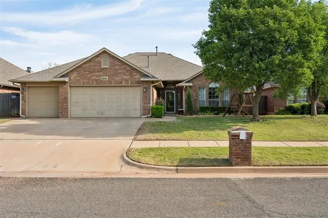 Front exterior — 2725 NW 166th Street, Edmond, OK 73012