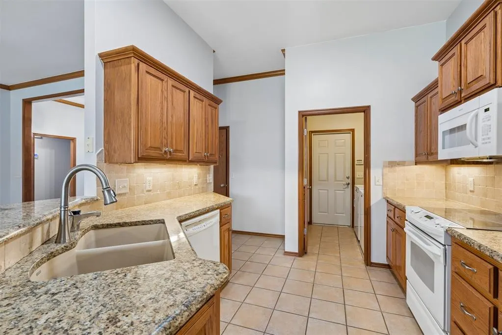 Photo 14 — 2725 NW 166th Street, Edmond, OK 73012