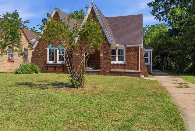 Photo 2 — 831 NE 24th Street, Oklahoma City, OK 73105