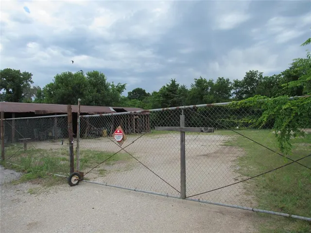Photo 2 — 1224 S Chickasaw, Pauls Valley, OK 73075