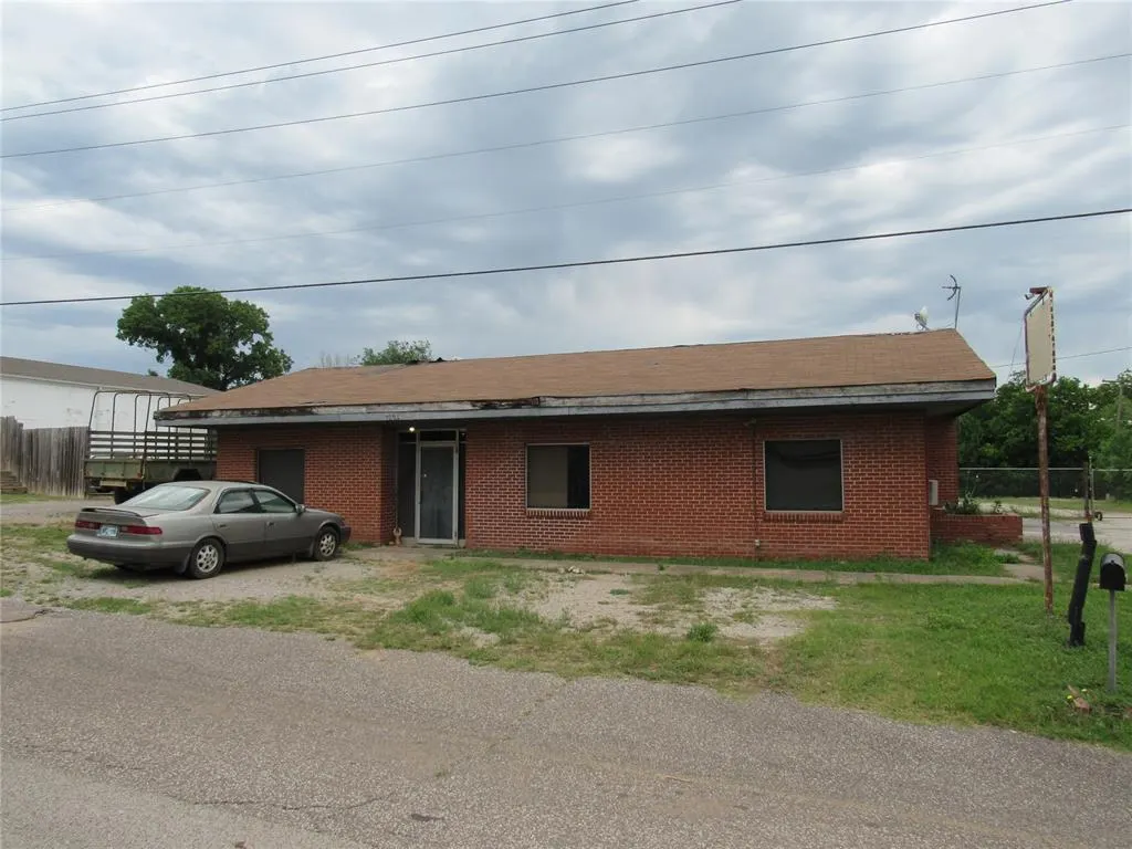 Photo 3 — 1224 S Chickasaw, Pauls Valley, OK 73075
