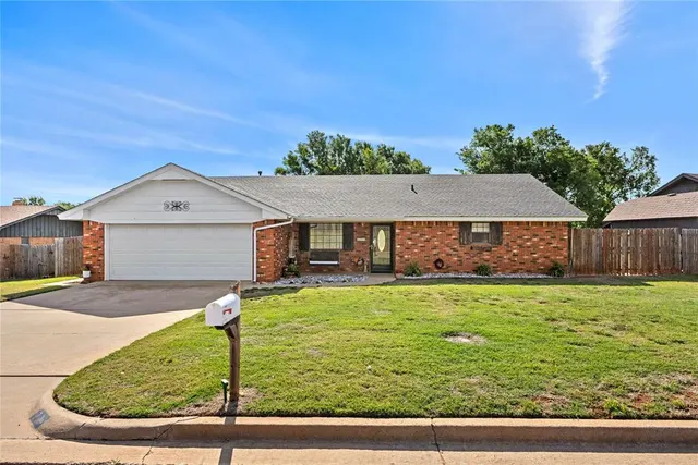Front exterior — 7 Easy Street, Clinton, OK 73601