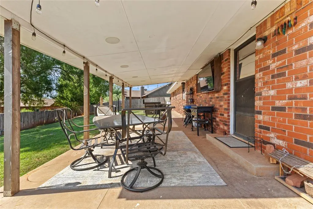Photo 4 — 7 Easy Street, Clinton, OK 73601