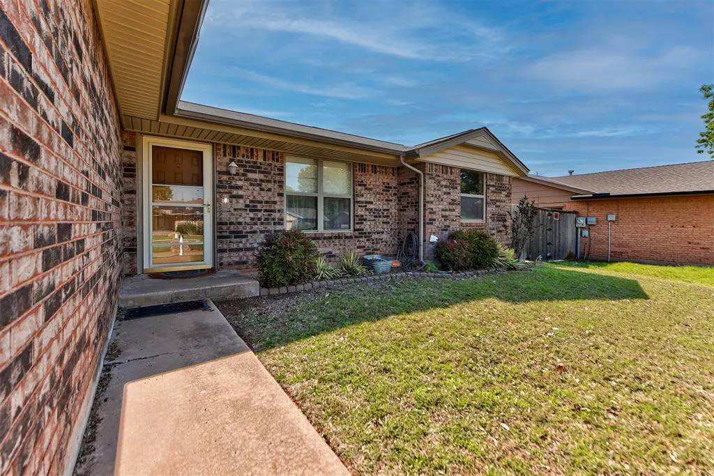 Photo 3 — 1008 S Morgan Drive, Moore, OK 73160