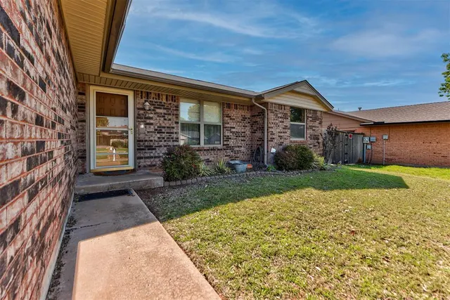 Photo 3 — 1008 S Morgan Drive, Moore, OK 73160
