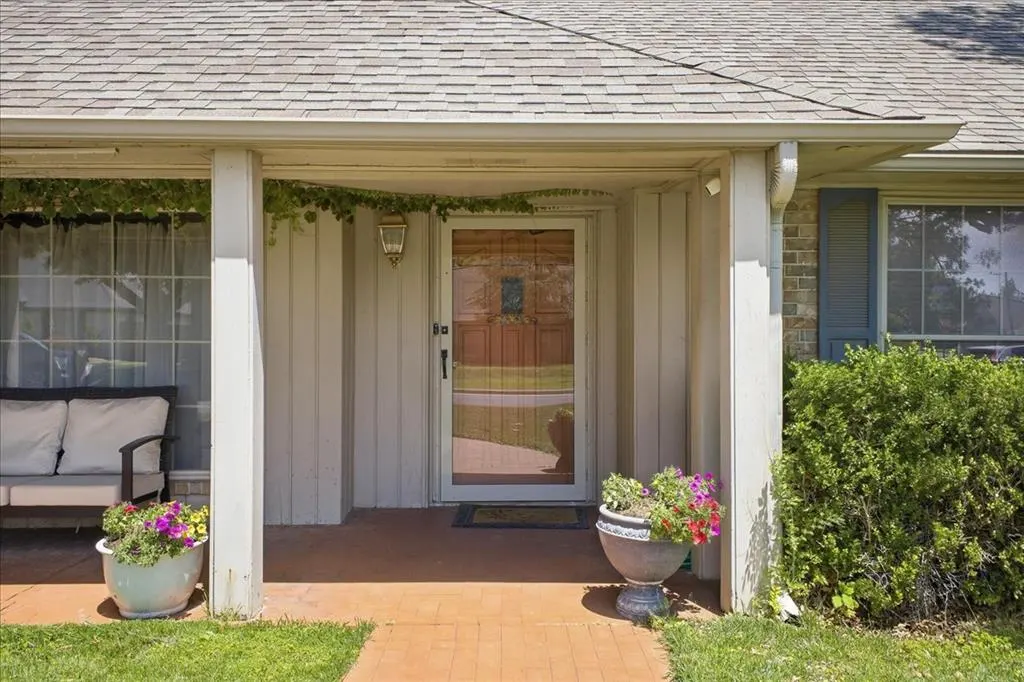 Photo 2 — 2901 Chapel Hill Road, Oklahoma City, OK 73120