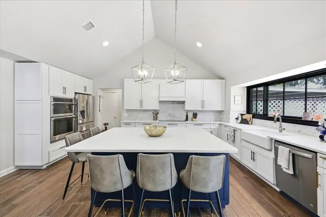 Photo 3 — 2901 Chapel Hill Road, Oklahoma City, OK 73120