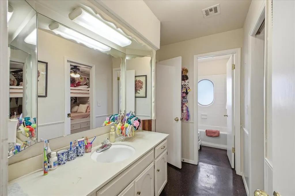 Photo 10 — 2901 Chapel Hill Road, Oklahoma City, OK 73120