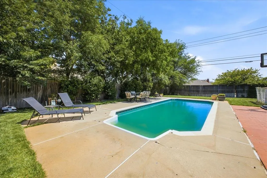 Photo 14 — 2901 Chapel Hill Road, Oklahoma City, OK 73120