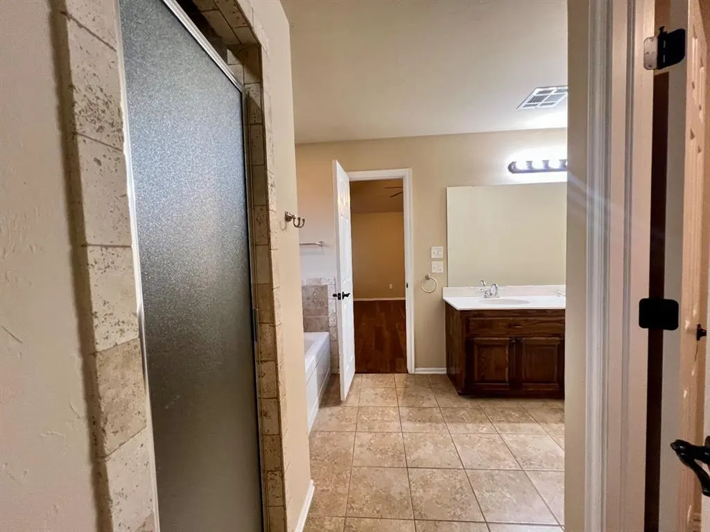 Photo 17 — 10605 NW 17th, Yukon, OK 73099