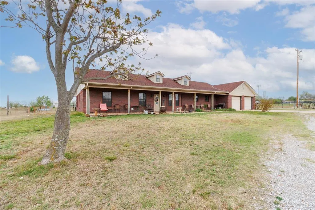 Photo 3 — 910 1st Street, Elgin, OK 73538