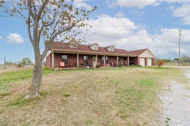 Photo 3 — 910 1st Street, Elgin, OK 73538